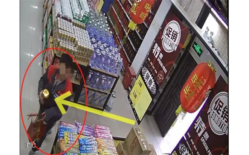 偷酒贼4天4次“花式”盗窃21瓶白酒，只为“赚快钱”