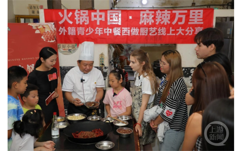 白酒+老鹰茶入火锅有啥作用？看留学生沉浸式学重庆火锅